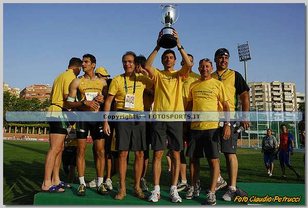 Vittorio Di Saverio Alza la coppa del Secondo Posto
20060528CP797.jpg